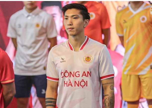 khac-tinh-cua-tuyen-malaysia-tro-lai-hlv-kim-sang-sik-don-tin-vui