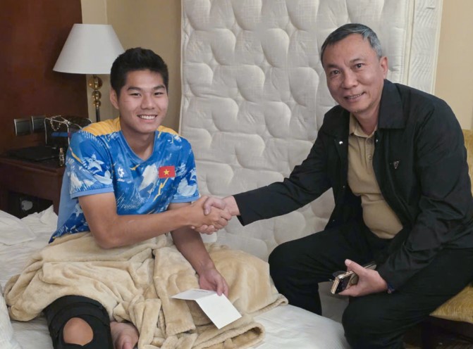 cap-nhat-tinh-hinh-chan-thuong-hieu-minh-chua-ro-ngay-tro-lai